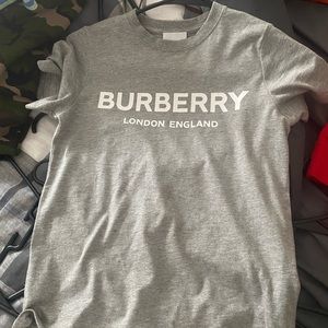 Boys Burberry tee size 8